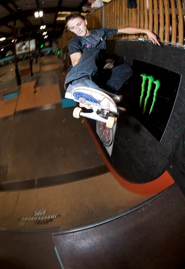 <!--am15sunday-->

Hometown favorite Jereme Knibbs pokes a Lien Air in our faces.  If this dude had won, there would have been riots.