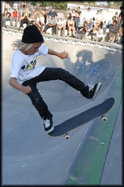 Curren Caples - kickflip blunt fakie