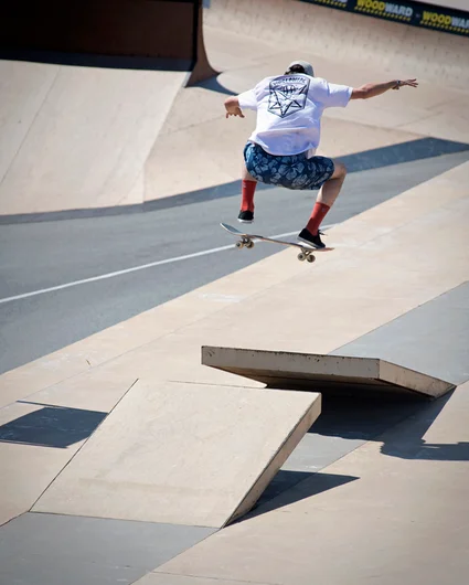 <!--wpa-sat-->

Damn Am Final local David Dixon Frontside Flips into the distance.