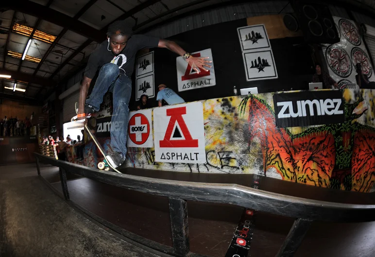 <!--aycz14-->

Last weekend's Spring Roll contest was Zion Wright's first contest back from a broken femur. This weekend, Zion showed that he's back in full force. This crook yank-over was crazy, and he did it every try.







