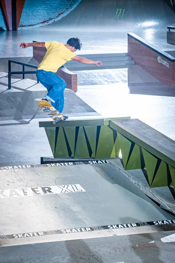 Louis Bars was one of the few skaters that attacked the hubba. Pinched front crook


<!--damnamnetherlandsday2besttrick-->