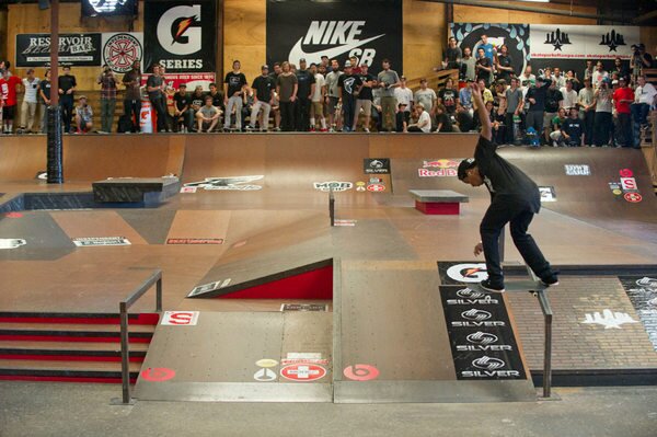 Felipe Gustavo - switch backside tailslide