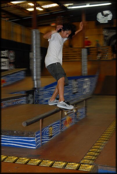 Yonnie Cruz - frontside feeble grind