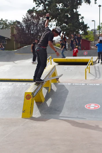 <!--dawwsun-->

Independent's Best Trick contest is going off. Danny Gordon - Rocket man boardslide........big spin out.