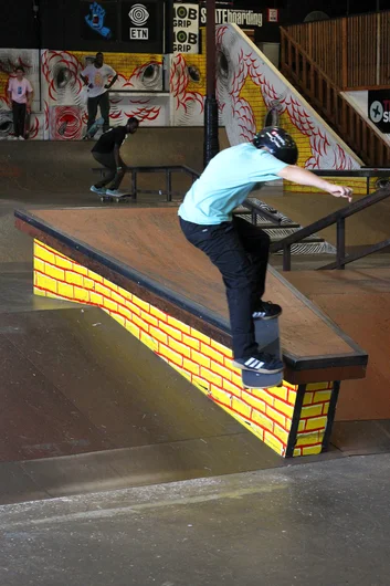 <!--schoolsoutjam18-->

Noah Nagaro : Smith Grind