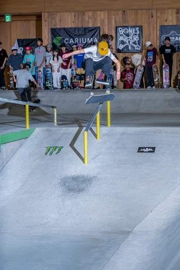 Toki Kakitani takes the path less traveled and kickflips over the rail into the bank.


<!--damnamjapan2023mensqualifiers-->