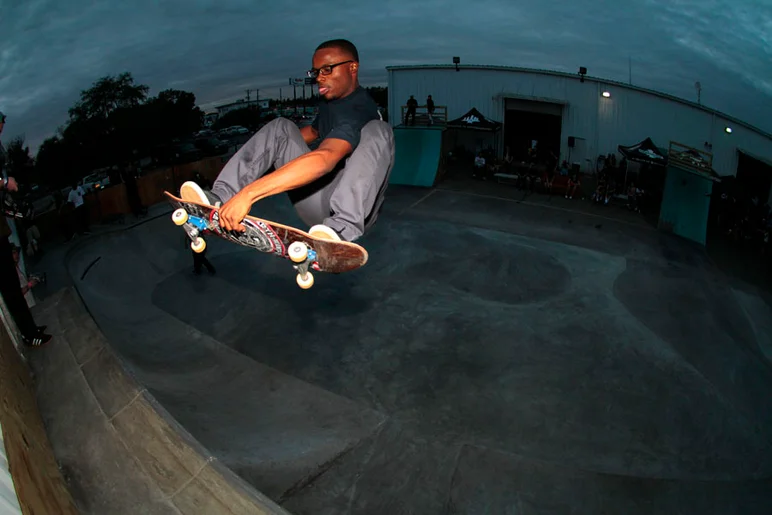 <!--ta14-fn-->
Dashawn Jordan's got a solid Alley Oop Front 180 over the keyhole.
