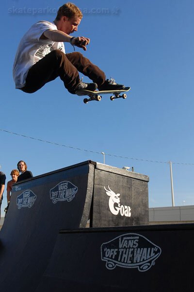 Billy Birk - meron grab fakie