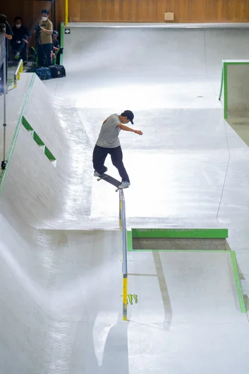 Barley grind followed up by the back 180 nosegrind on the a-frame rail.

<!--damnamjapan2022finals-->