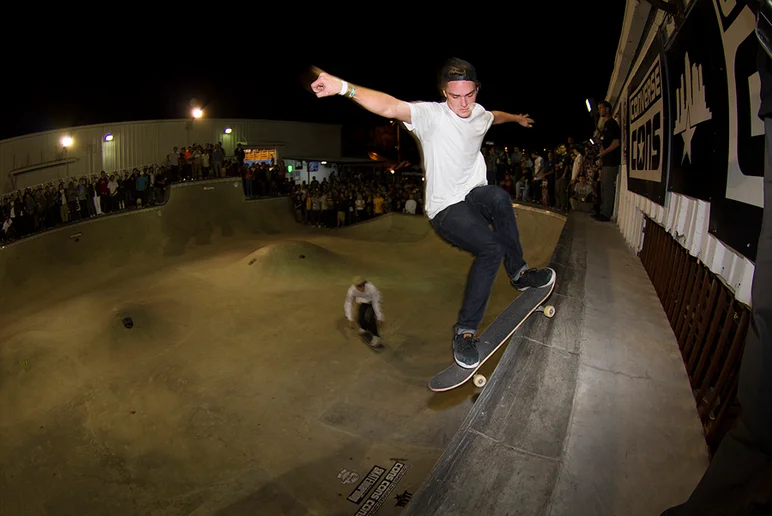 <!--am16consjam-->

Dalton Dern, Frontside Smith Grind