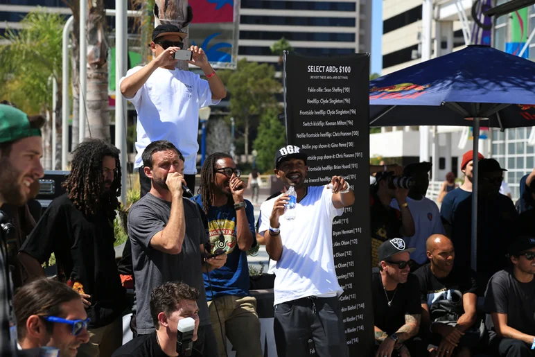 <!--agenda14-->

Outside of Long Beach Convention Center, Transworld and The Kayo Corp held a best trick contest over the picnic table called #cashonthetable.



