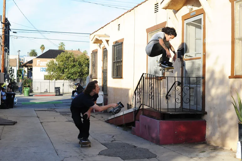 At another nearby spot found by eagle eye through the car window, Ryan G and Yonnie are warming up for something good.<!-- One Day in East LA -->