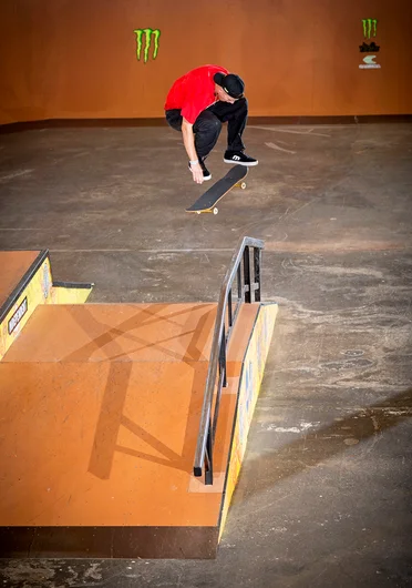 Jake Ilardi is a natural born entertainer, he gets the crowd goin’ with a Big Flip Front Board After the buzzer.
<!--sundaytampapro2021-->