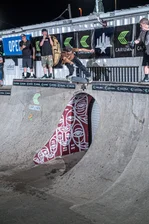 Lengthy crook fakie 