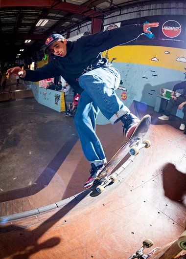 <!--pro20womenquals-->

yippi-ki-yi-yay!  Midler takes a Noseblunt around the bend.
