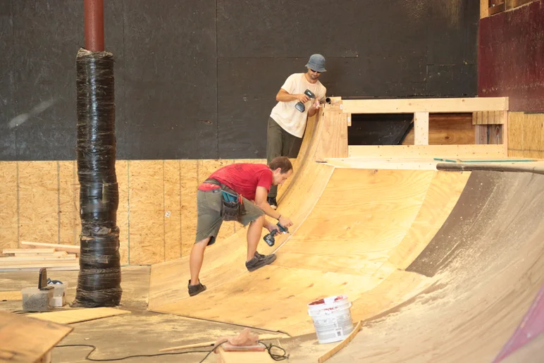 <!--coursedemo2015part1-->
Jay and Sterling putting in work on this QP / Hip addition.