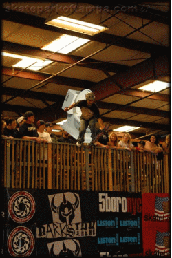 Cliff diver - take a poop