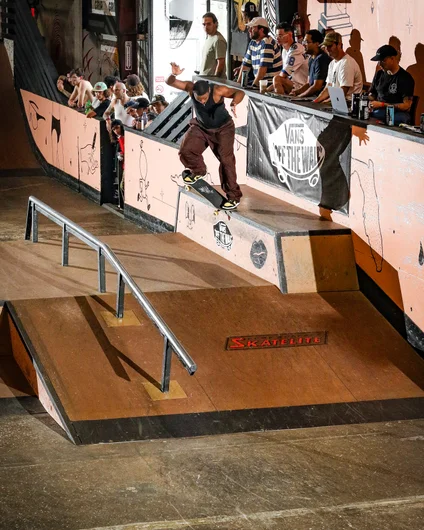 Cam Douse of Bluetile with a crook across the pyramid hubba

<!--clashofthecrews23day2-->