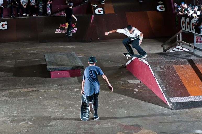 <!--ta14-fd-->

Another dude with some serious pop, Tiago Lemos Soares.  Switch crook.