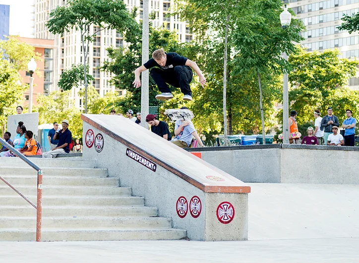 <!--dachi17practice-->

Illinois Gnarler Woody Woelfel snags 5th place in Best Trick Switch Harding over the Hubba.