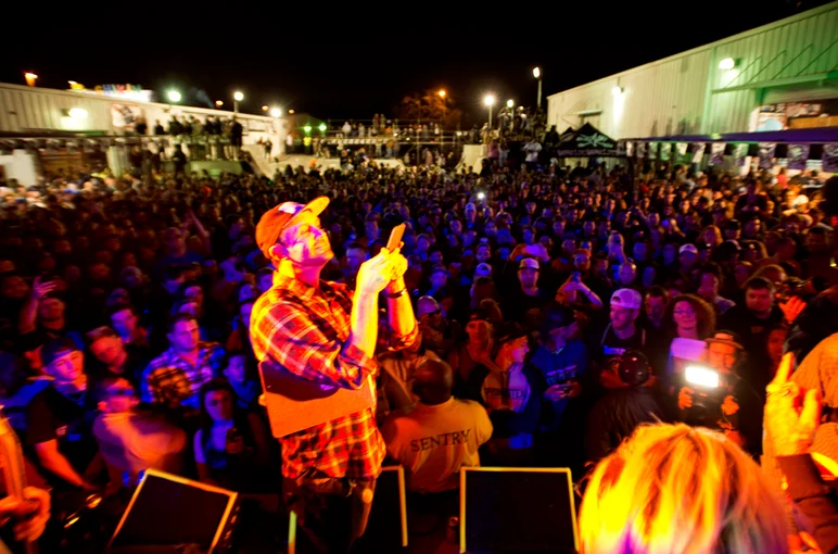 <!--pro16saturday-->

Uh-Oh!  Brian got a text needs to be at other end of courtyard quick! How’s he gonna do it?!