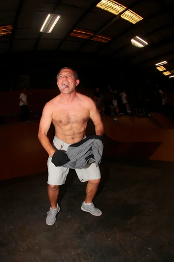 <!--soj15-->

Someone threw up on the course mid run. This dad ran out and cleaned it up with his shirt..! Im guessing that face is because of the smell or maybe excitement.