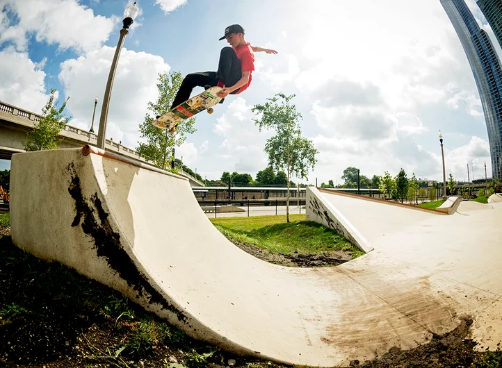 <!--da-chicago16-sat-->

Not too much tranny at Grant Park, but Braden Stelma makes due with this lonely quarter pipe.