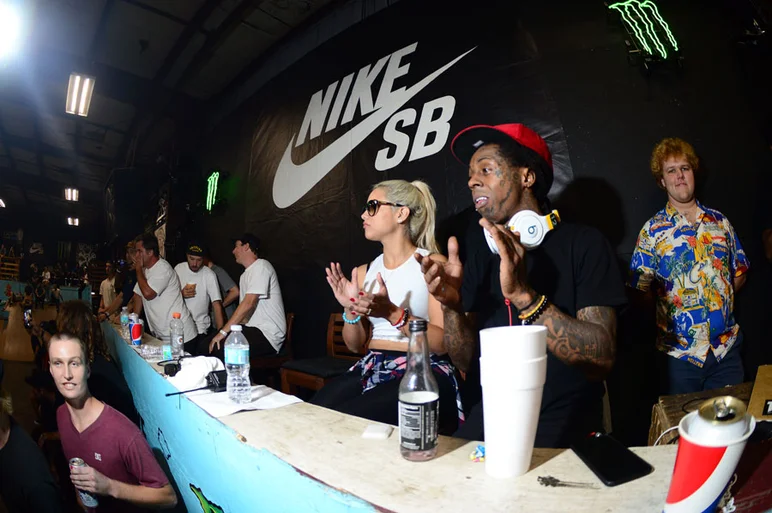 <!--AM15-SATNIGHT-->
Weezy showed up with a double cup.