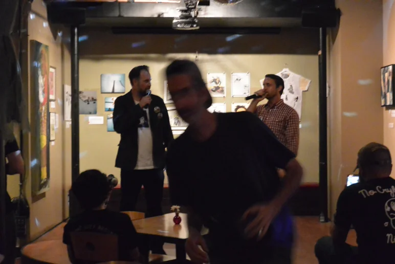 <!--bokmaartshow-->

Kyle and Brian talk to the crowd.