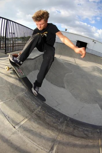 <!--conspurpvidfoto-->

Evan Tieman : Smith Tailgrab
