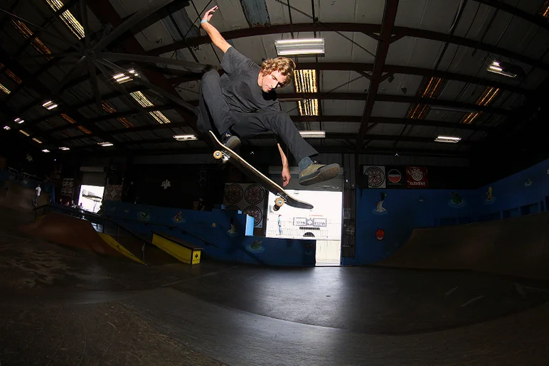 <!--ff-ah-photos-->

Shelby Meyer - Kickflip