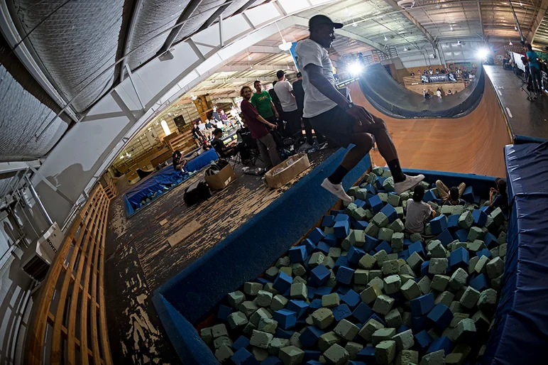 <!--daww16-day2-->

Dashawn gets the vert contest started in an unorthodox way with a freestyle walk leap over the foam block viewing area.