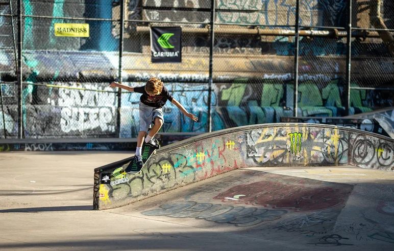 A beautiful afternoon for Noah Pollard’s B/S Smith Grind.


<!--damnamnyc2022day2-->