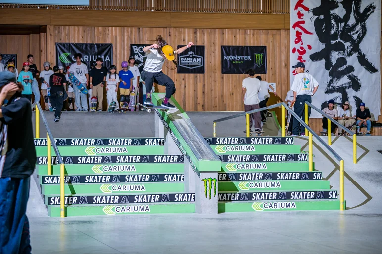 Toki takes another kickflip down the hubba but this time finds himself in a front tail.

<!--damnamjapan2023besttrick-->