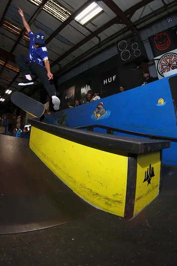 <!--soj17-->

Maycon Mota - Kickflip Crook.