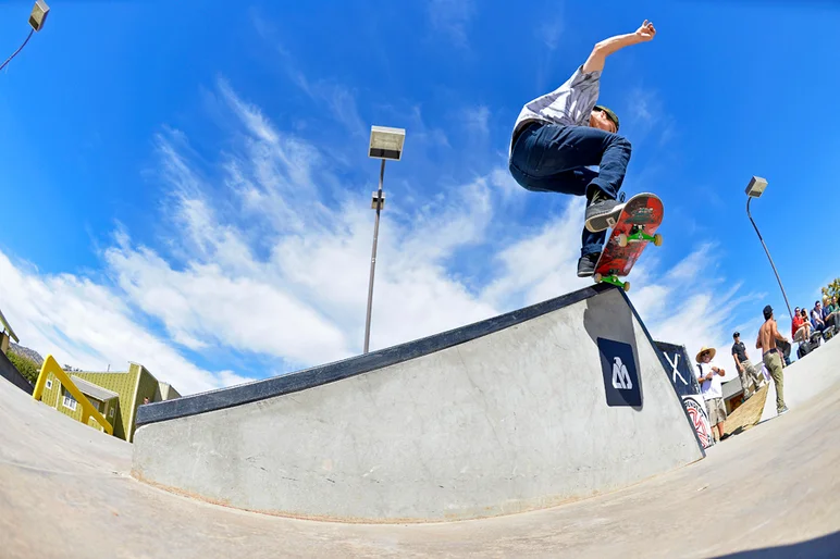 <!--ww14day2-->

Dane Vaughn takes a crook to the hilt.


