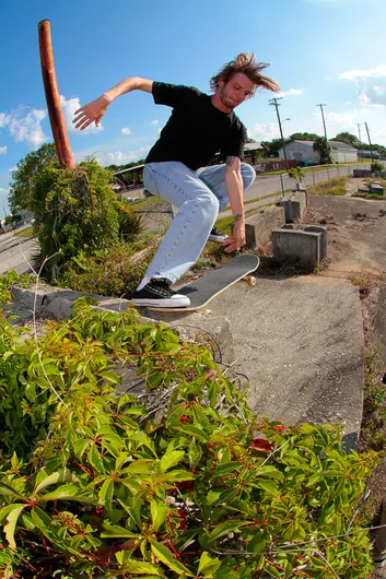 <!--conshaines-->

Jack found himself the perfect spot for this trick: Bean Plant to Tail stall. Look at that hair!