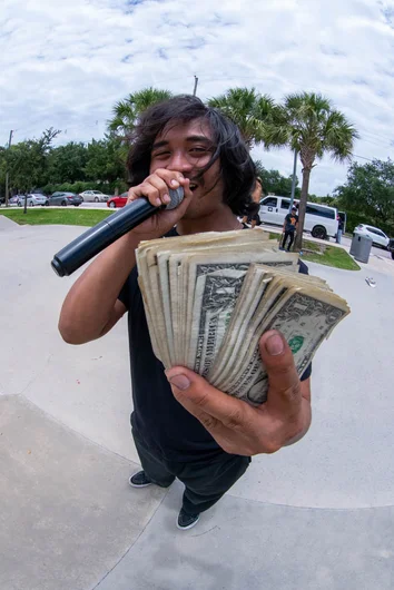 <!--gsd21-->
Sam flaunting some of the cash purse that was kindly provided by Red Bull and Westside Skateshop.