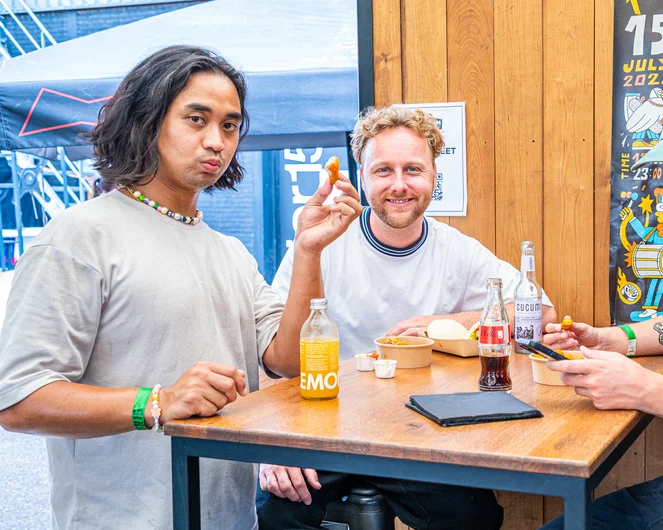 Sam drinking a tall cup of EMO juice to make it through the day. His compadre, Derick Glancy, doesn't take a bad photo.

<!--damnamnetherlandsday3-->