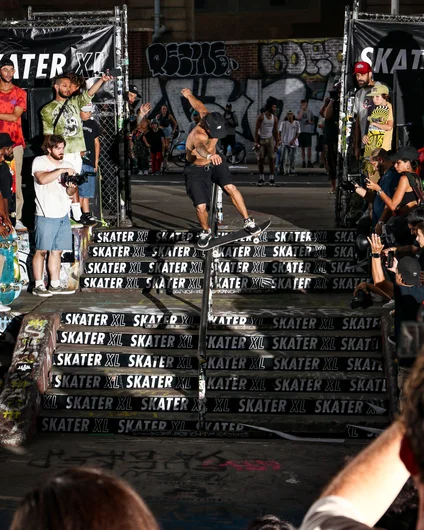 Nosebunt bigspin from Cole


<!--damnamnyc23-skaterxl-->