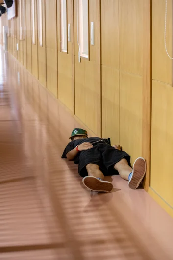 Caught this dude passed out on the ground flat on his back. If I did that at my age I'd have to go to the hospital when i woke up.

<!--damnamjapan2022finals-->