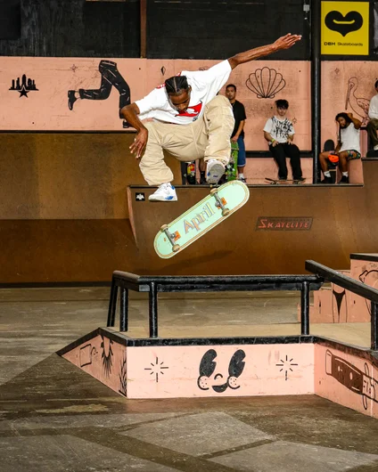 Ish starts things off with a Front Heel over the Bump to Bar.

<!--gasgiantsdemo-->