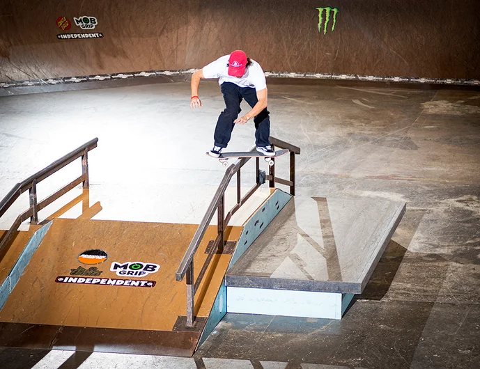 <!--am19finals-->

Austin Heilman goes up n over.