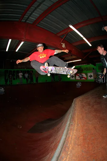 <!--ombj15-->

Jimmy the Greek with a solid FS Ollie.