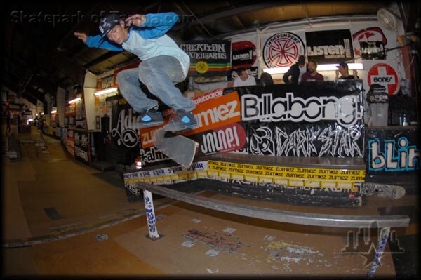 Chris Mendes - kickflip backside noseblunt