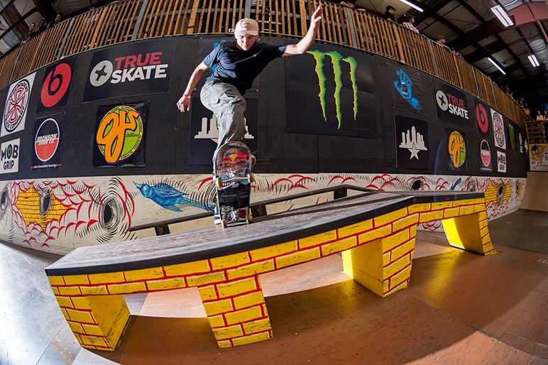 <!--pro18-friday-->

Alex Midler Gaps to From Am to Pro, and to FS Bluntslide as well.
