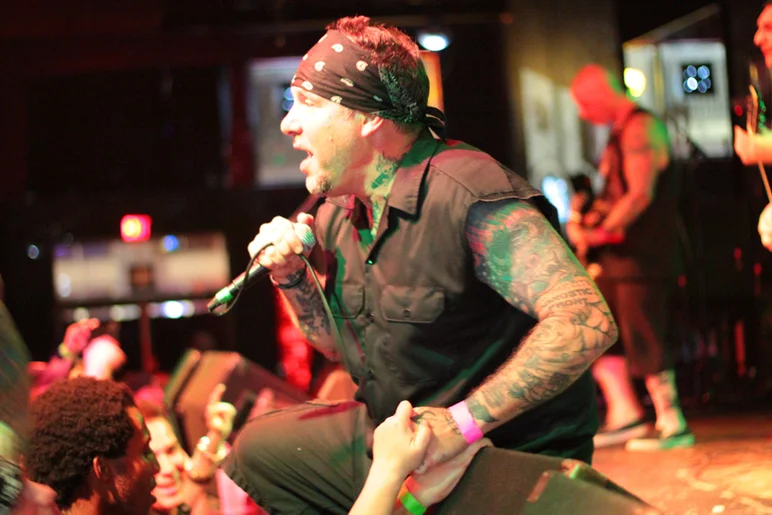 <!--PRO15FRINIGHT-->
Roger Miret was playing to the crowd.