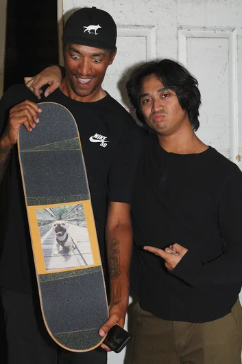 <!--etniesalbumpremiere-->
Sam hooked up Alex with a fresh grip job. #Doyoulikemygrip?
