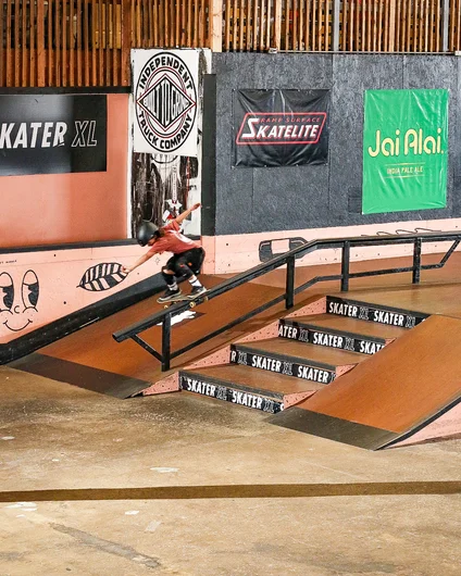 Lot of boardslides going down. Rain takes his down the 4 block to show everyone what time it is.

<!--backtoschoolbash23-->