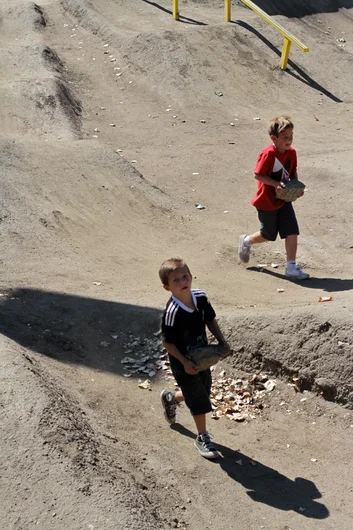 <!--dawwfri-->

Cool kids play with rocks.